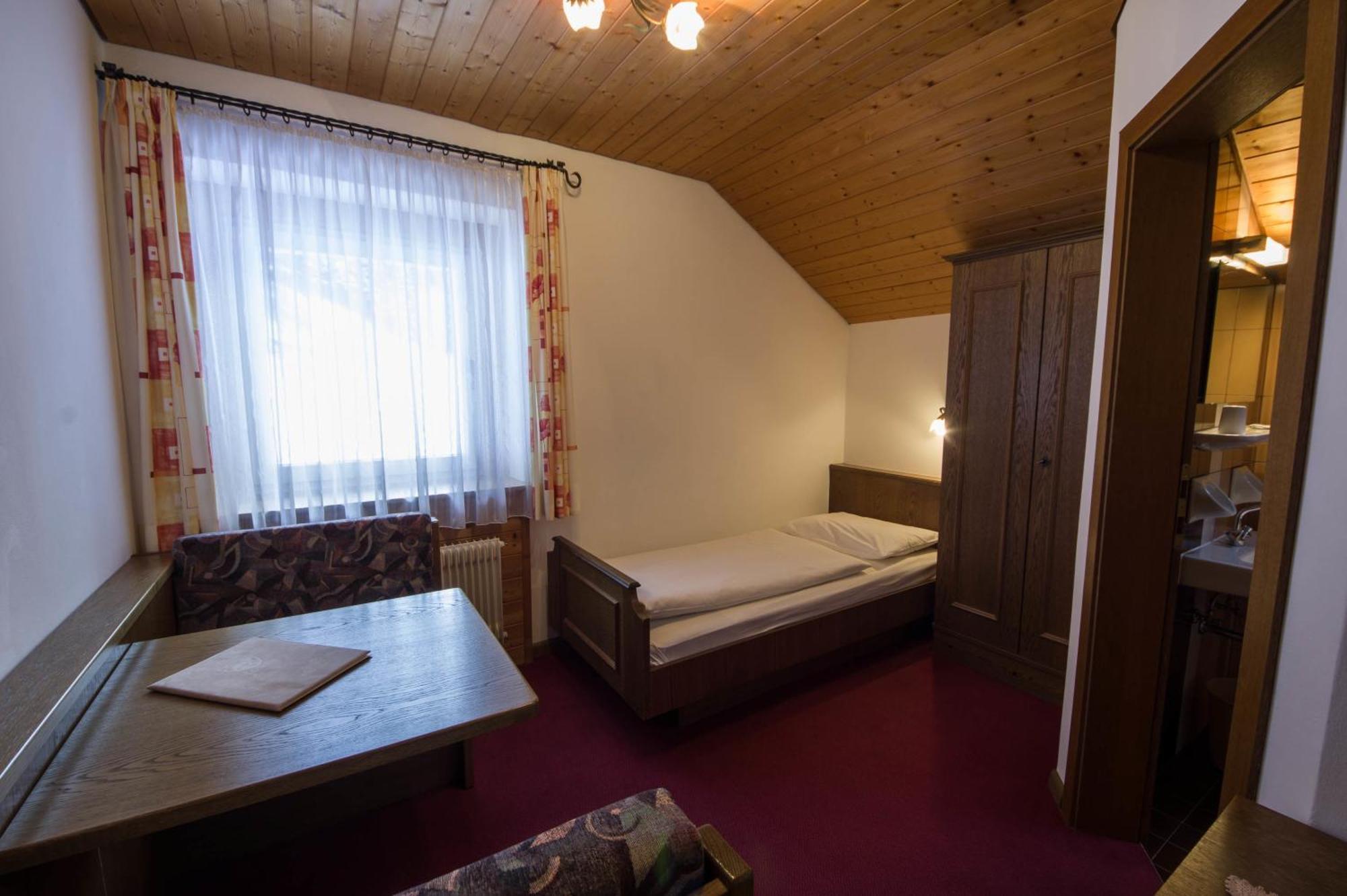 Gasthof Loewen Nova Levante Room photo